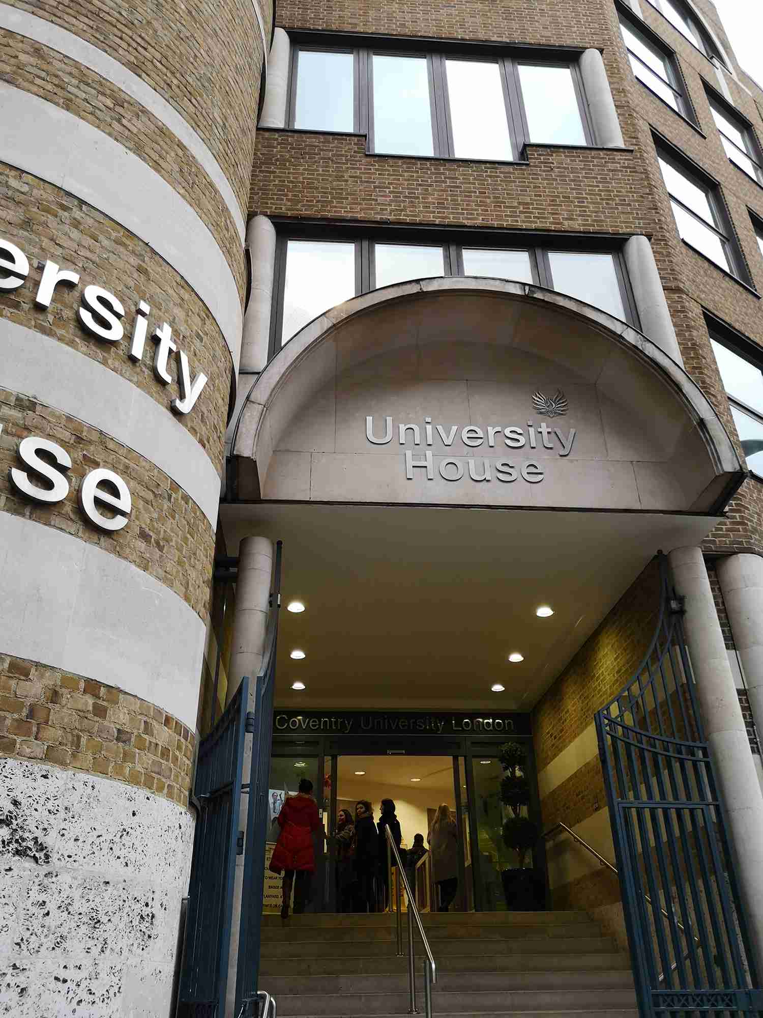 英国考文垂大学专业